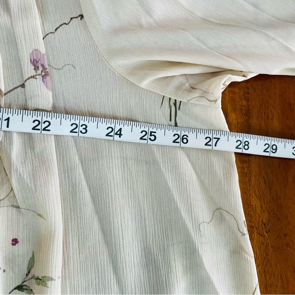 NWT Torrid Festi Ivory Floral Pleated Ruffle Neck Ribbon Accent Romantic Blouse - Picture 9 of 12